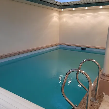 Mit Schwimmhalle Holiday home Burgthann
