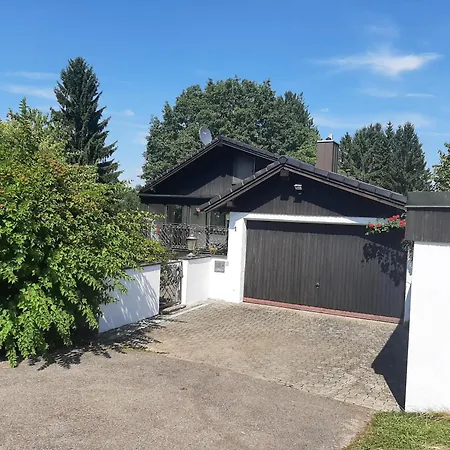 Mit Schwimmhalle Burgthann