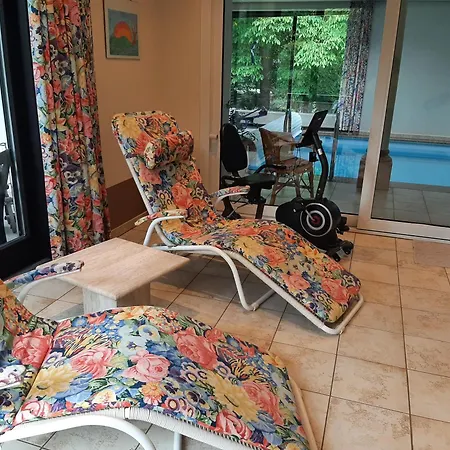Mit Schwimmhalle Holiday home