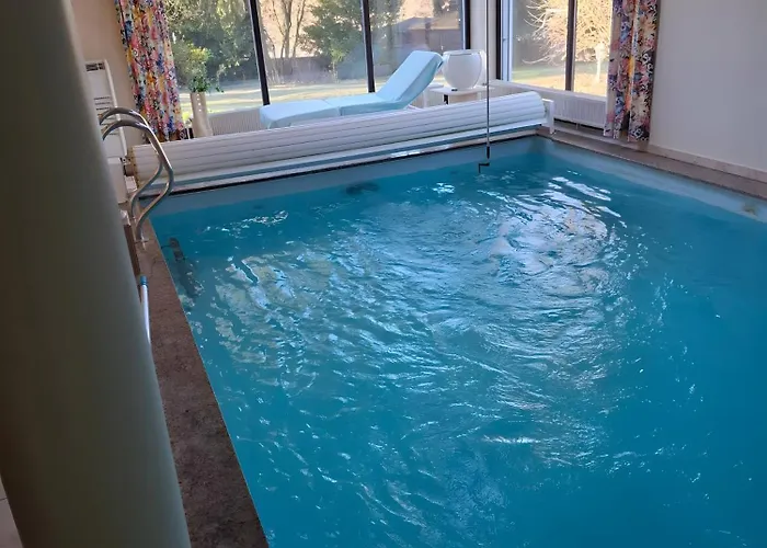 Mit Schwimmhalle