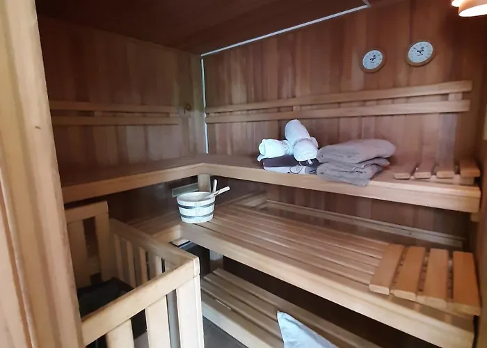 Tatil Evi Mit Schwimmhalle *